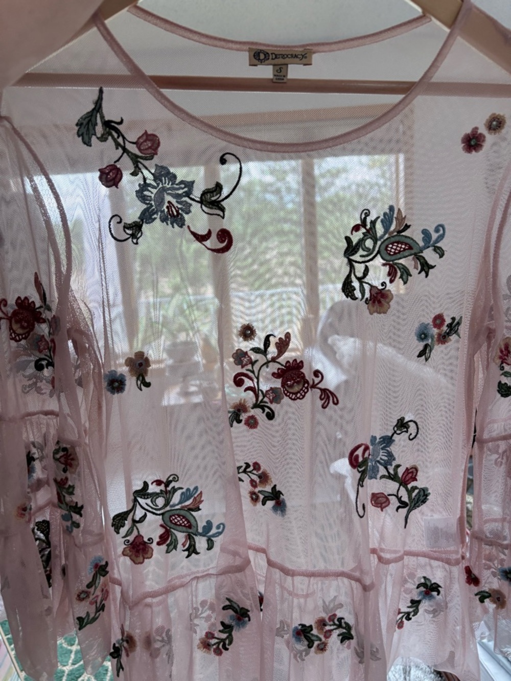 DEMOCRACY Sz S Sheer Mesh Pink Top Floral Embroidery Ruffle Hem & Sleeves Boho - Picture 6 of 13